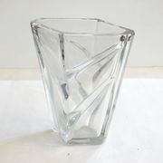 Vase en cristal, relief triangles