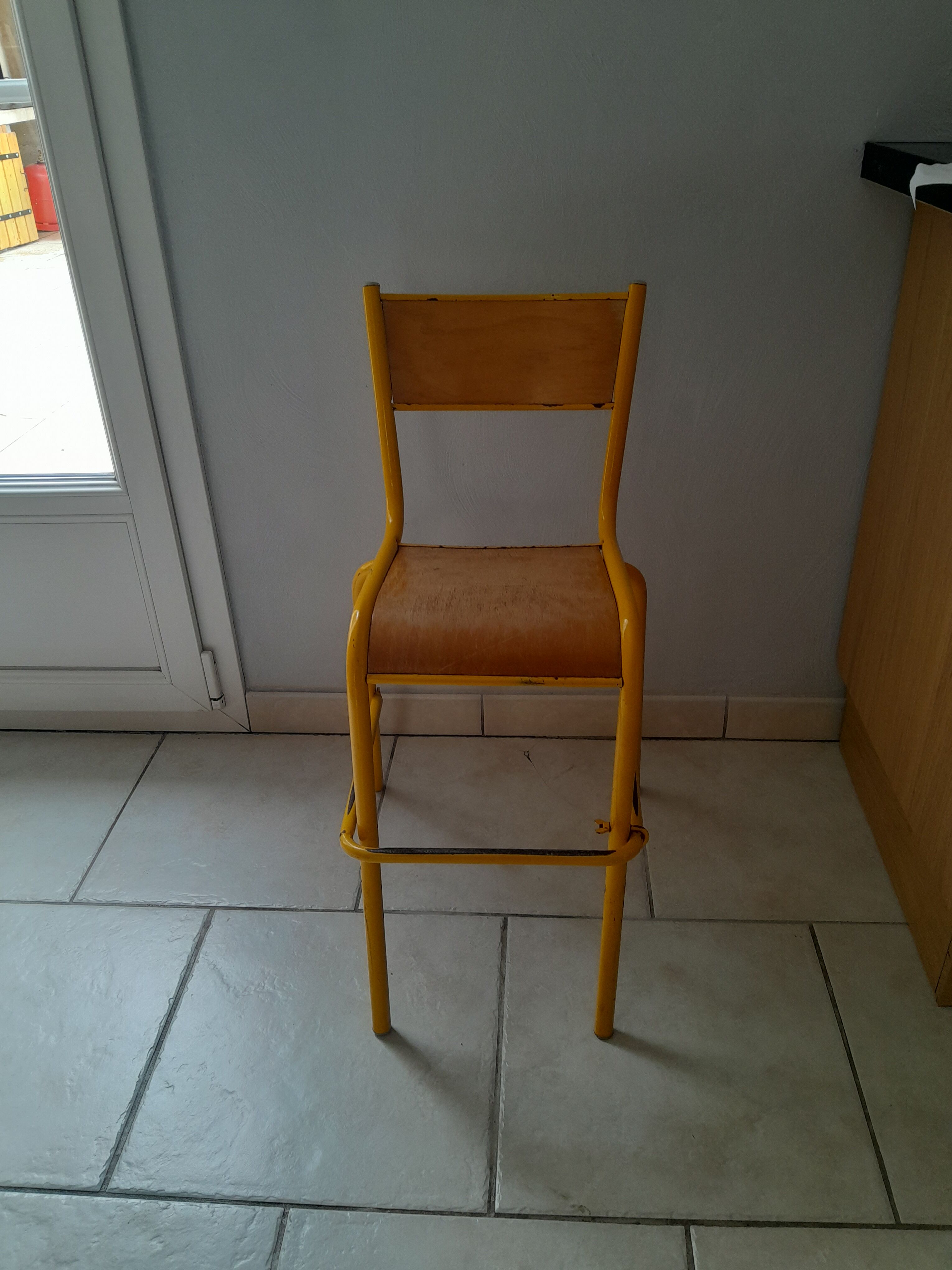 Chaise haute d'école vintage