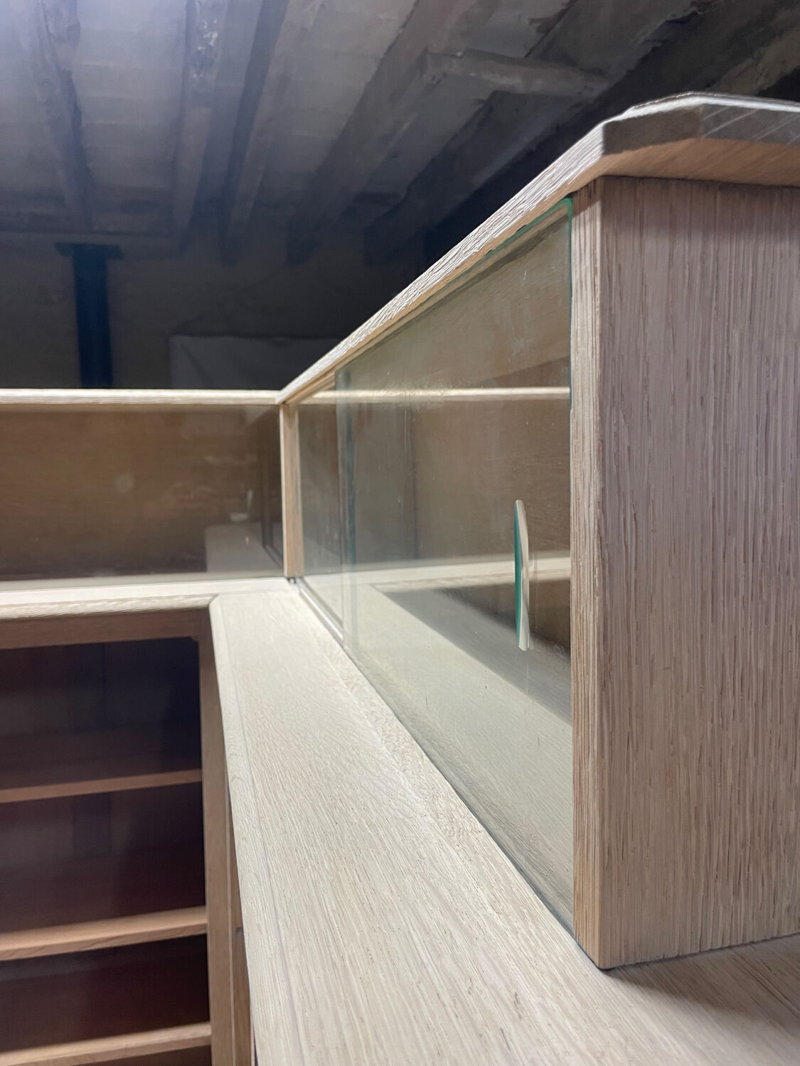 Meuble de métier ancien d’angle en chêne – bibliothèque / meuble de ra