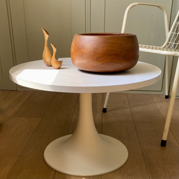 Tulip table