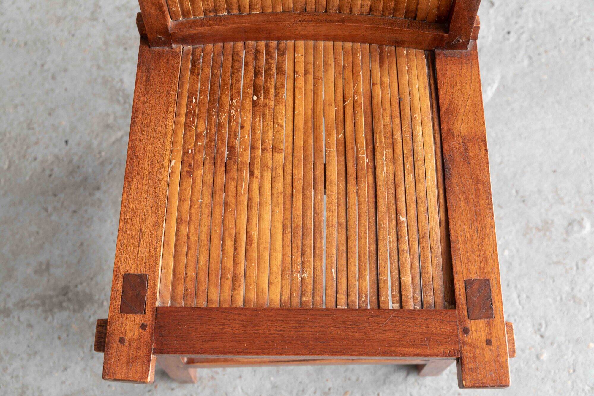 Chaises latérales javanaises