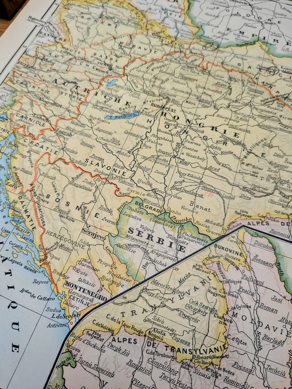 Imprimée en 1900, Autriche-Hongrie et Roumanie.