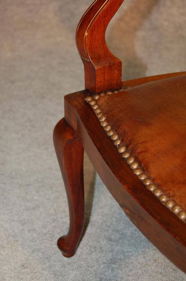 Fauteuil XIXème en cuir et palissandre marqueté de laiton et bois de rose