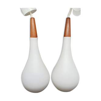 Pair of hanging lamps distributed by Louis Poulsen and manufactured by Holmegaard