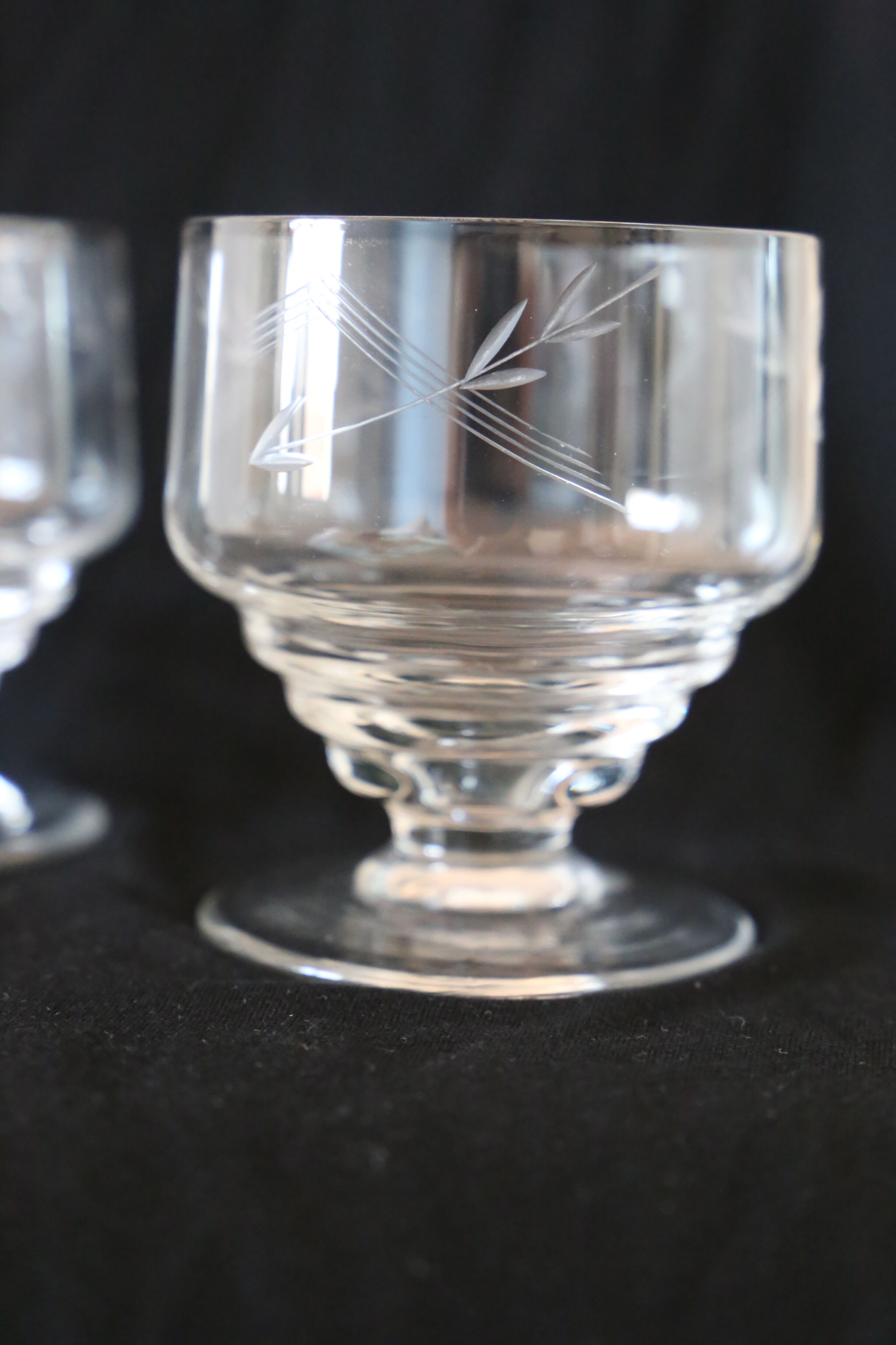 Set de 2 verres à pied, ciselé, art déco