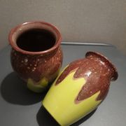 Deux vases vert et chocola vintage, années 60