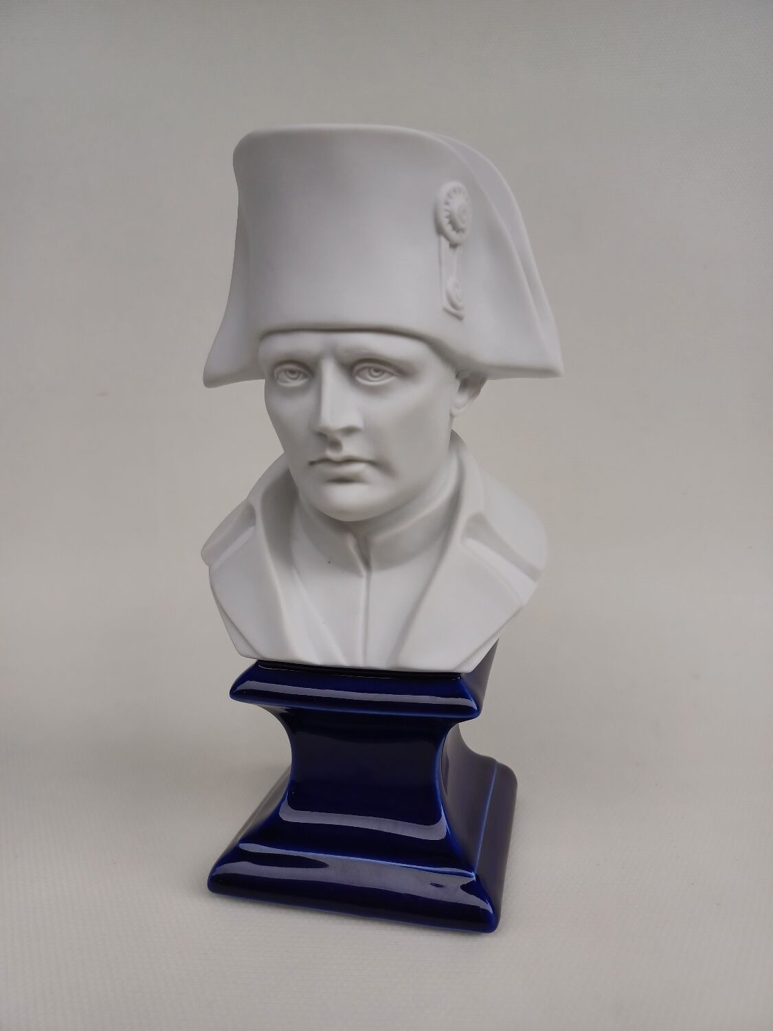Bust in biscuit and porcelain of Napoleon 1st. mnp, limoges