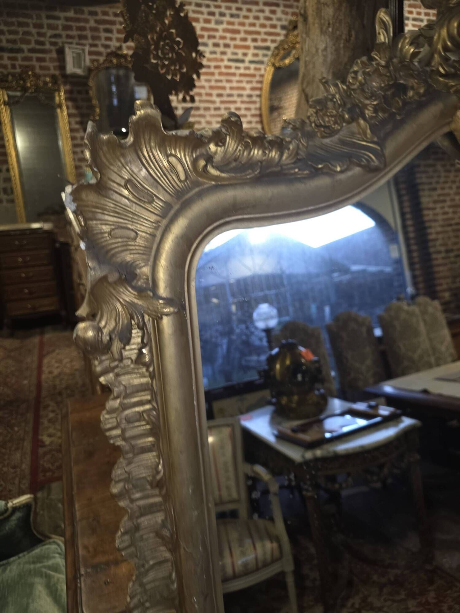 Miroir style Louis XV doré à la feuille d'or du XIXème, 181cm H