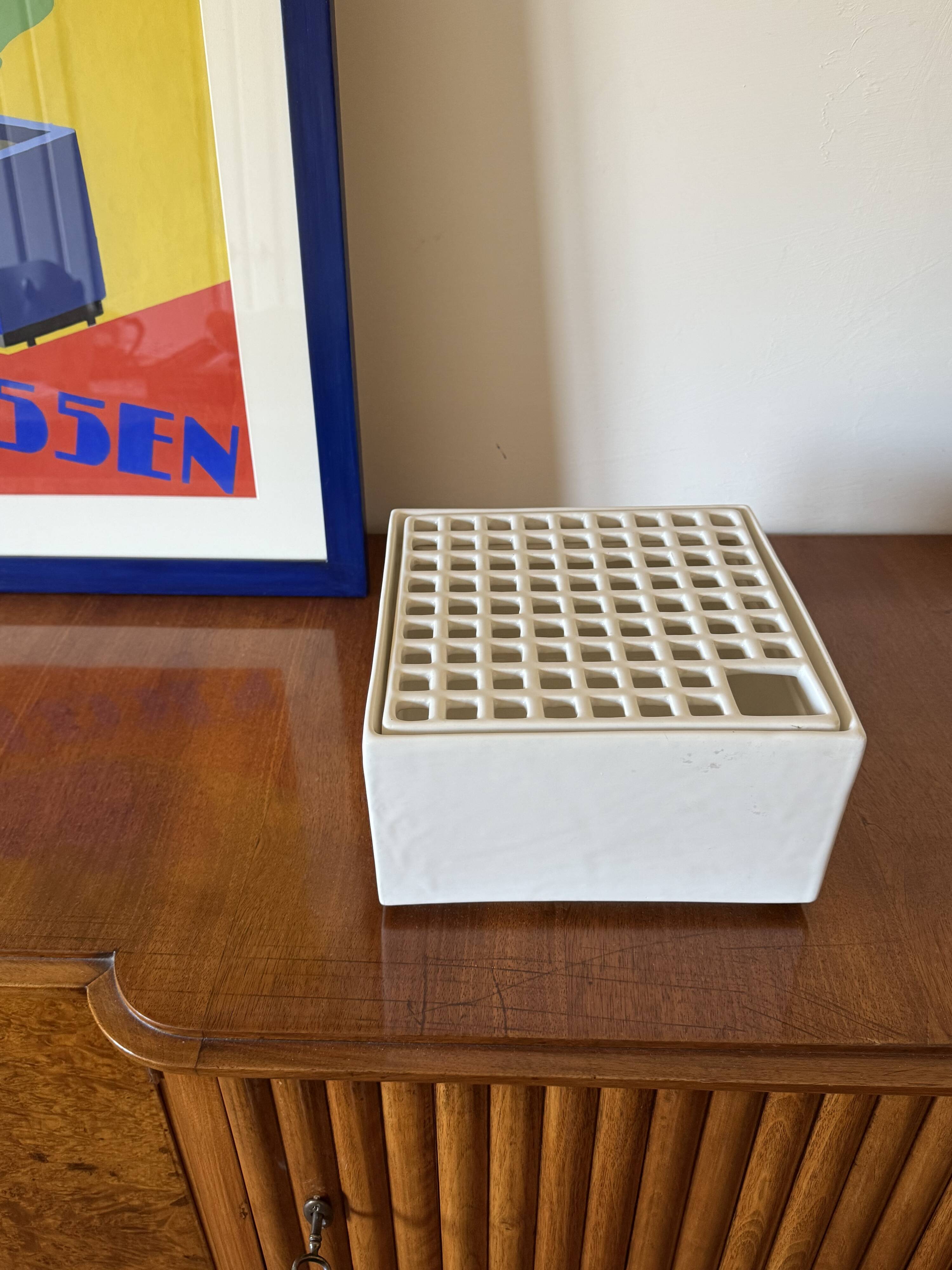 Studio Opi, White space age mod. Ikebana C ceramic vase / ashtray, Gabbiane