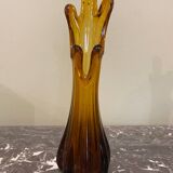 Vase en verre ambré