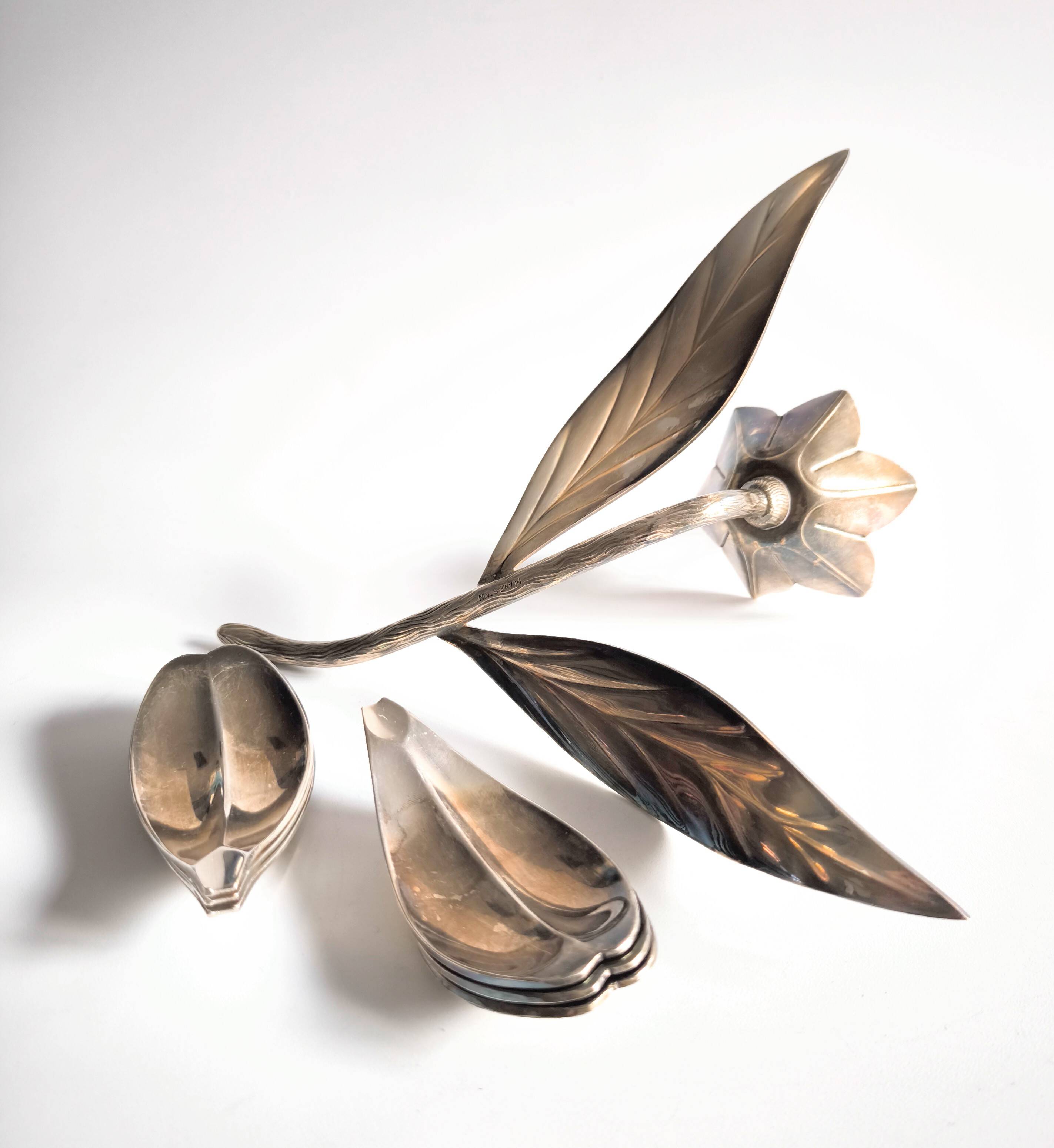 Cendrier en métal en forme de fleur Plame 1960
