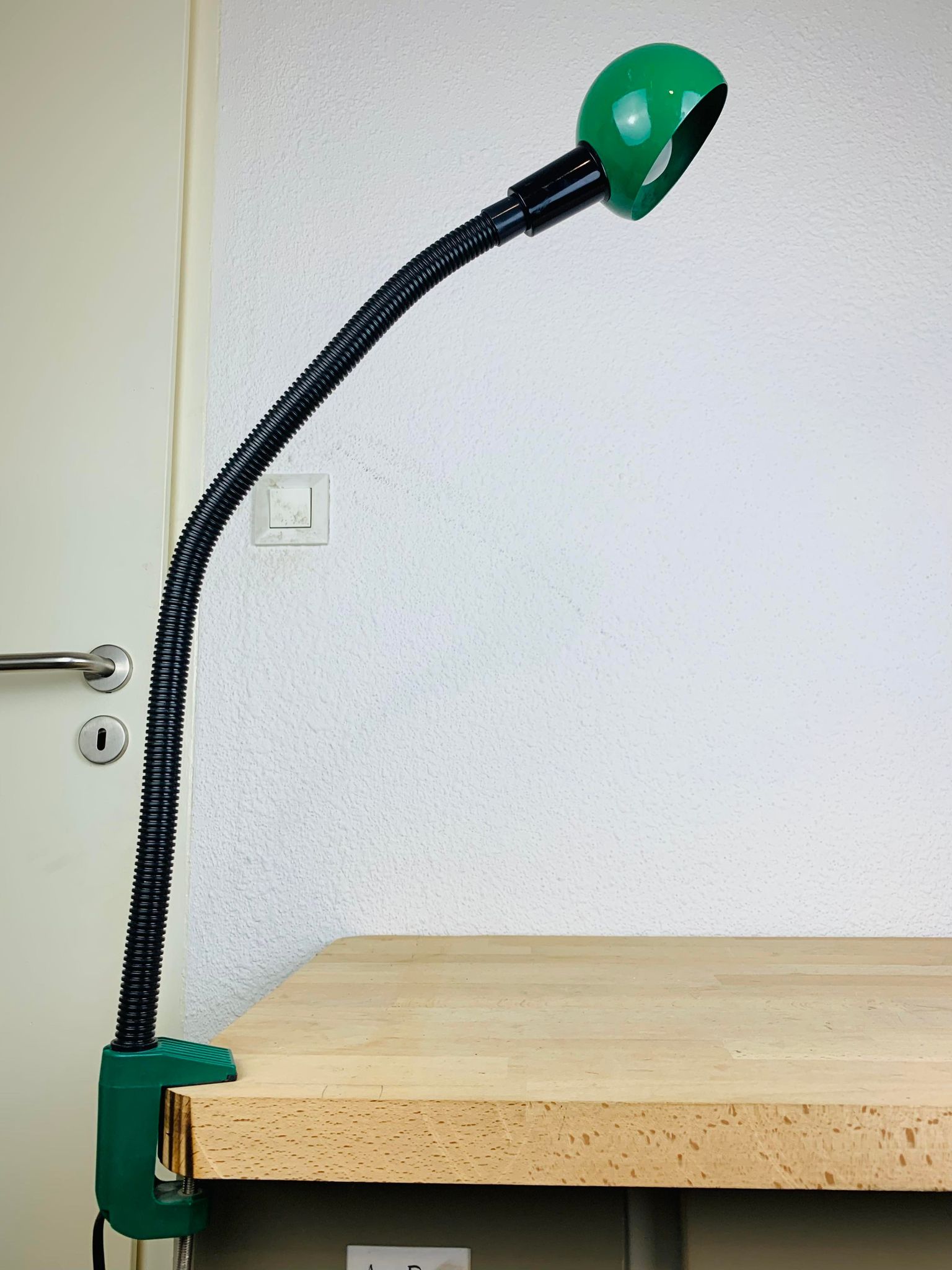 Snake lamp fixing vice 80s green