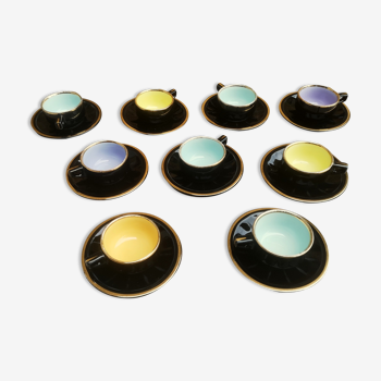 Ensemble de 9 tasses et sous-tasses en céramique noire et colorée liseré doré