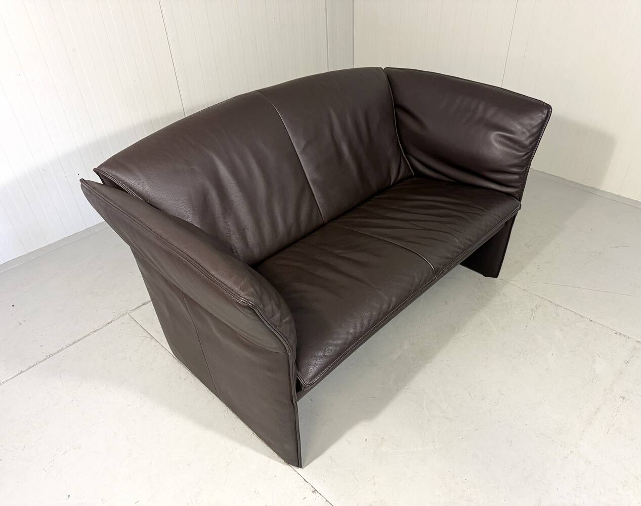 Christophe Giraud brown leather sofa Indy, Jori Belgium 1990’s