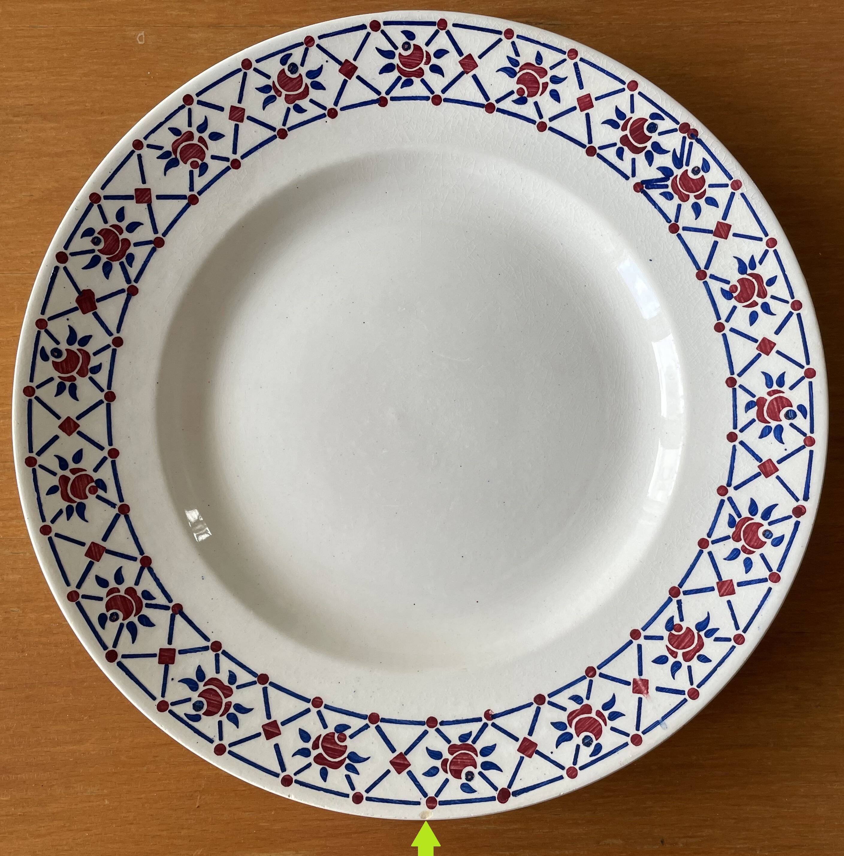6 antique flat plates in Saint-Amand earthenware (Nord)