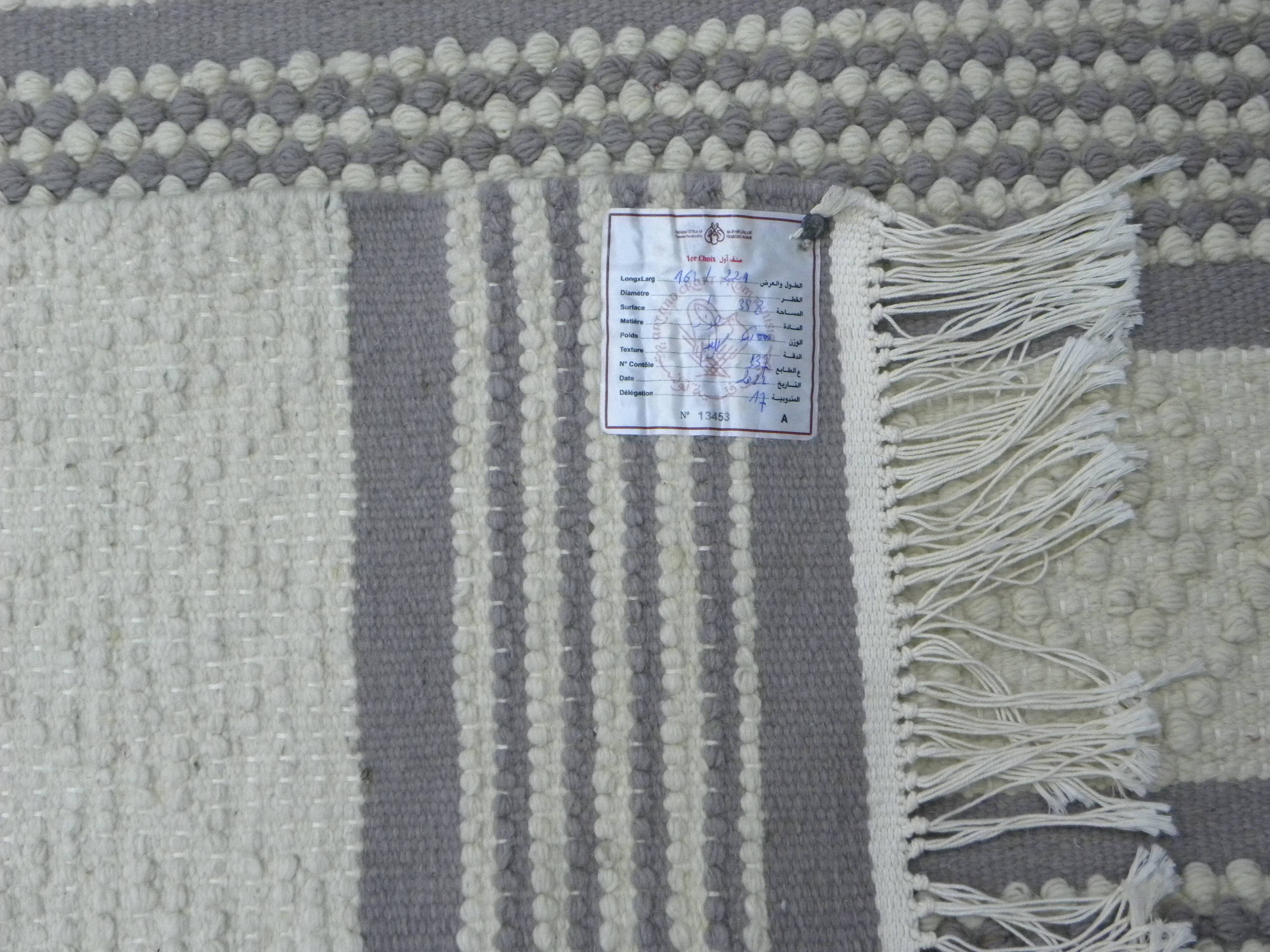 Handmade artisanal rug in Wool – Modern and natural design in Beige Ecru