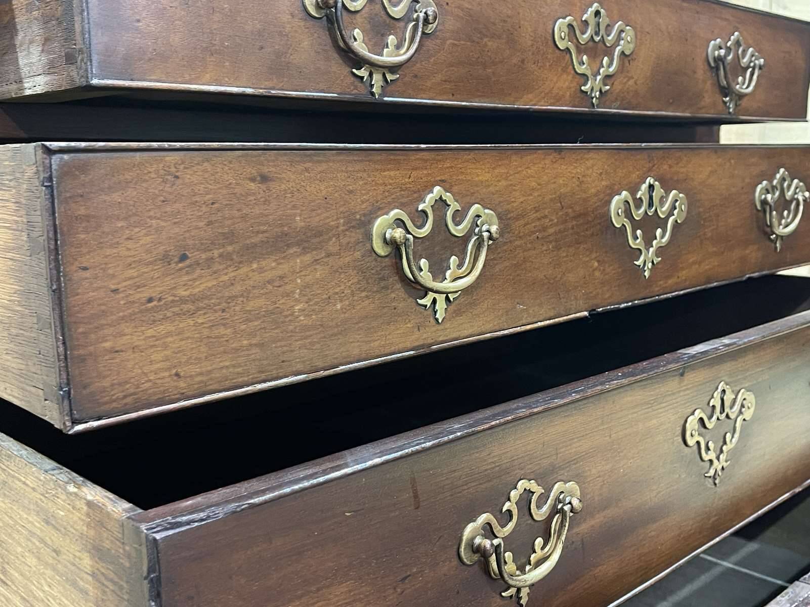 English donkey desk in Georgian style dating from the 19th century in mahogany and oak
