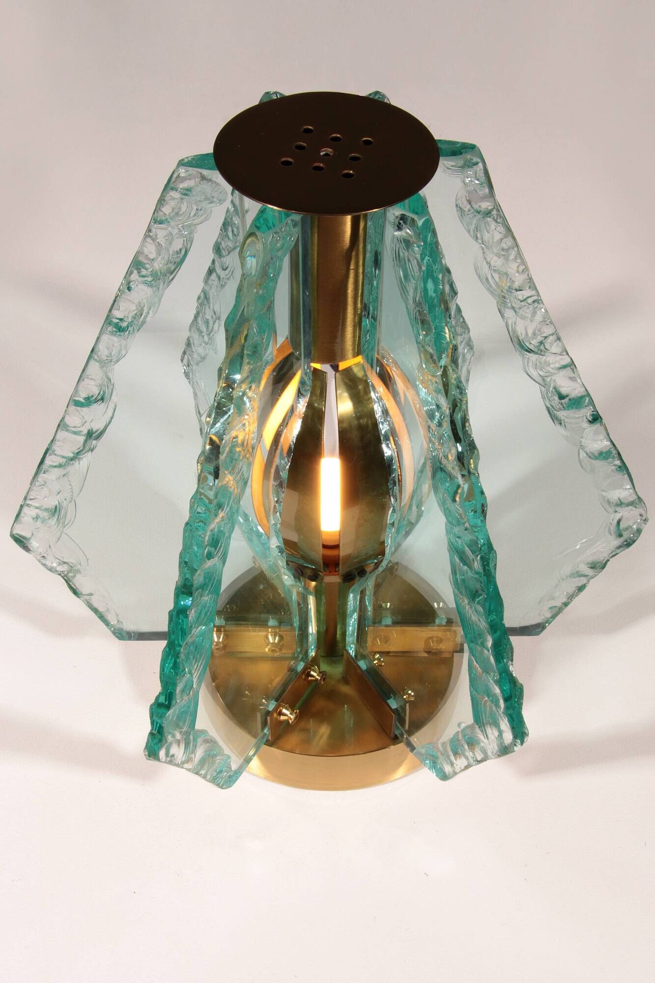 Lampe de table en verre ciselé et laiton par Gino Paroldo pour Dinodei, années 1960