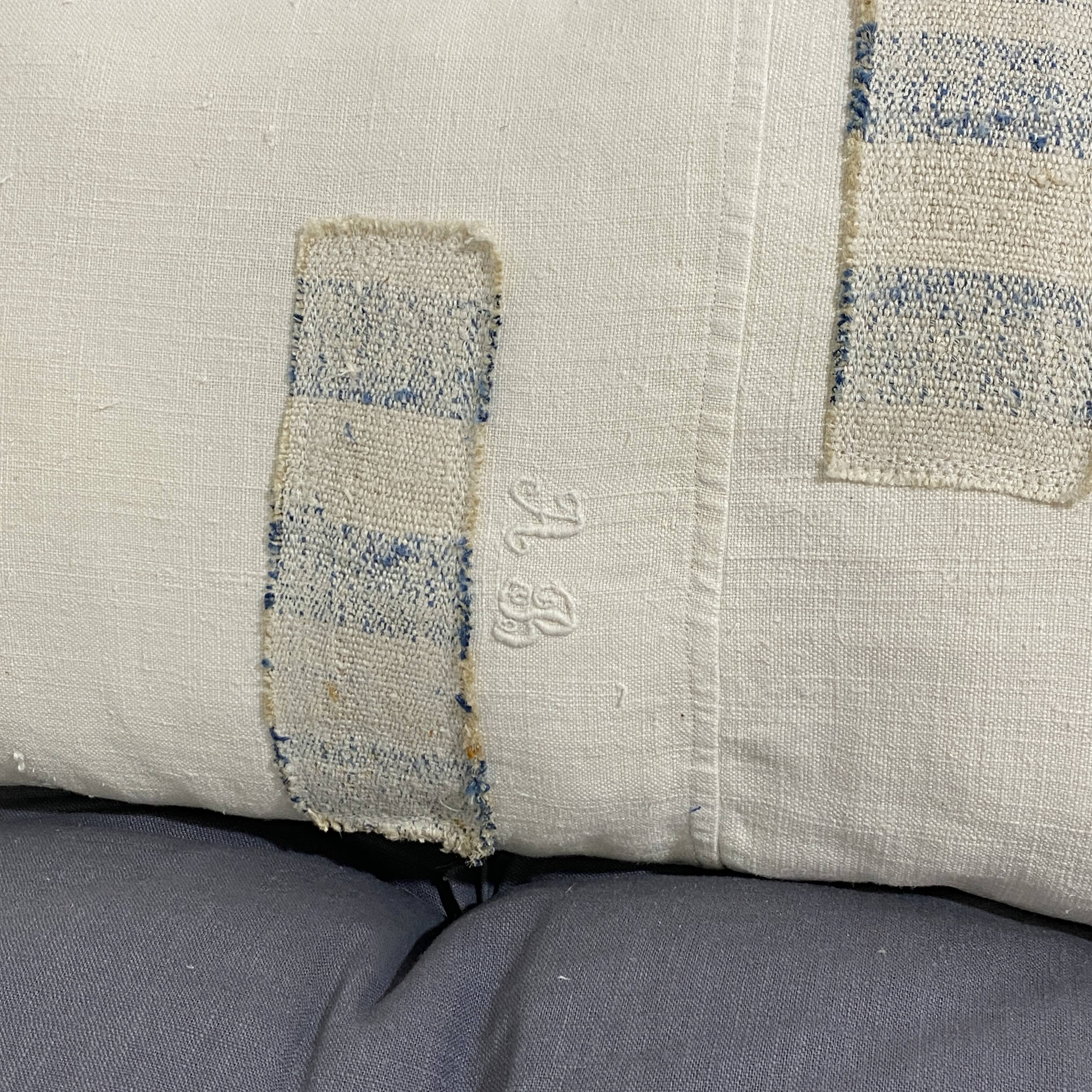 Coussin artisanal en toile ancienne style Kilim