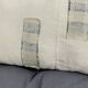 Coussin artisanal en toile ancienne style Kilim