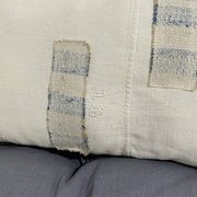 Coussin artisanal en toile ancienne style Kilim