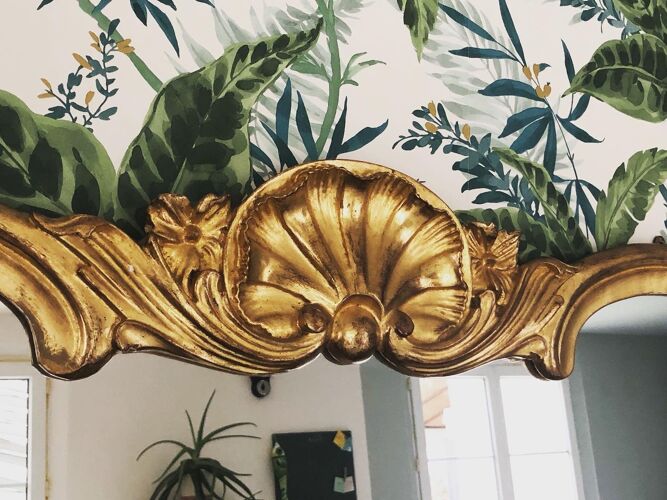 Ancien miroir de forme violonée cadre bois et plâtre doré