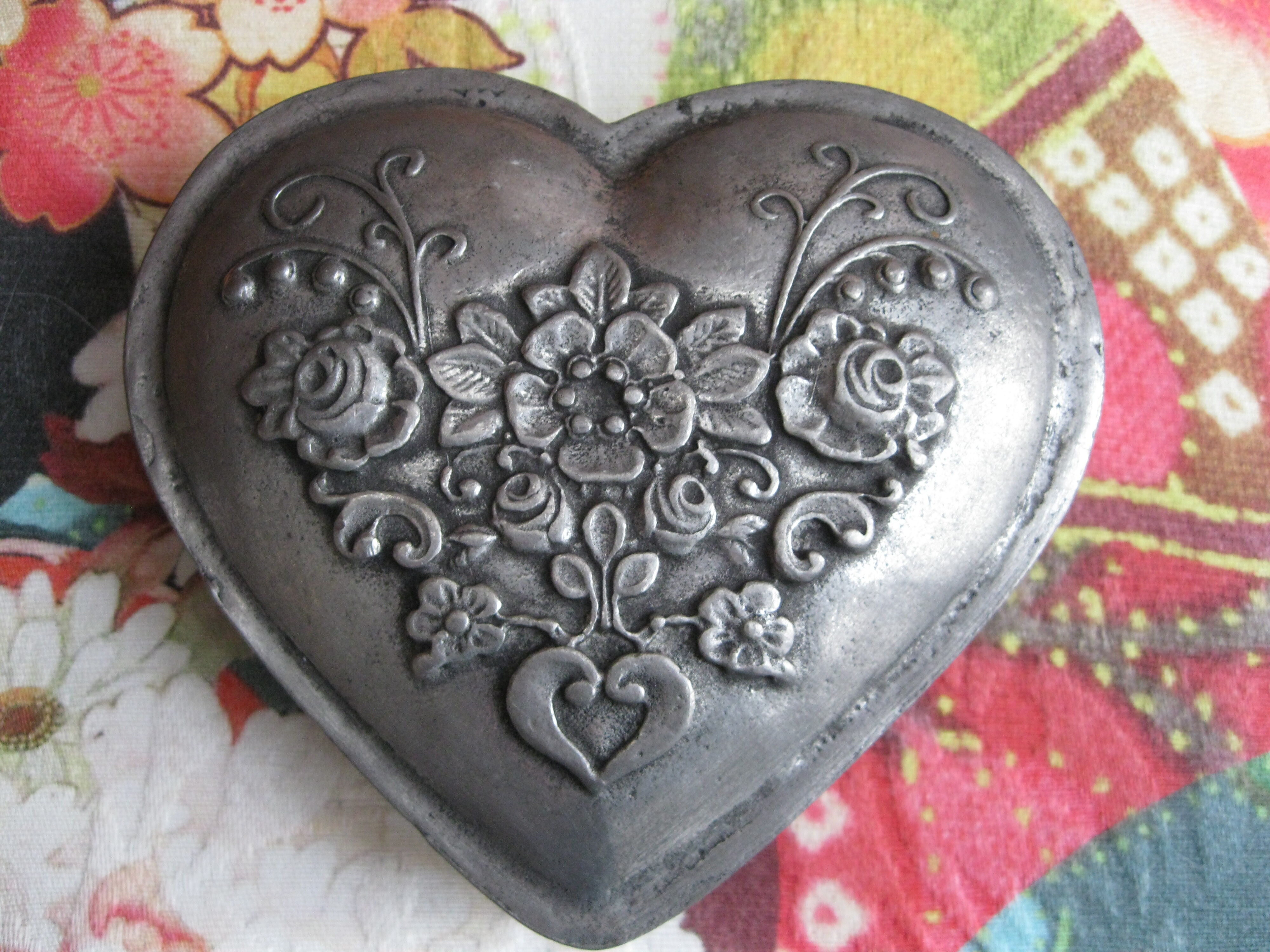 Candy box tin heart