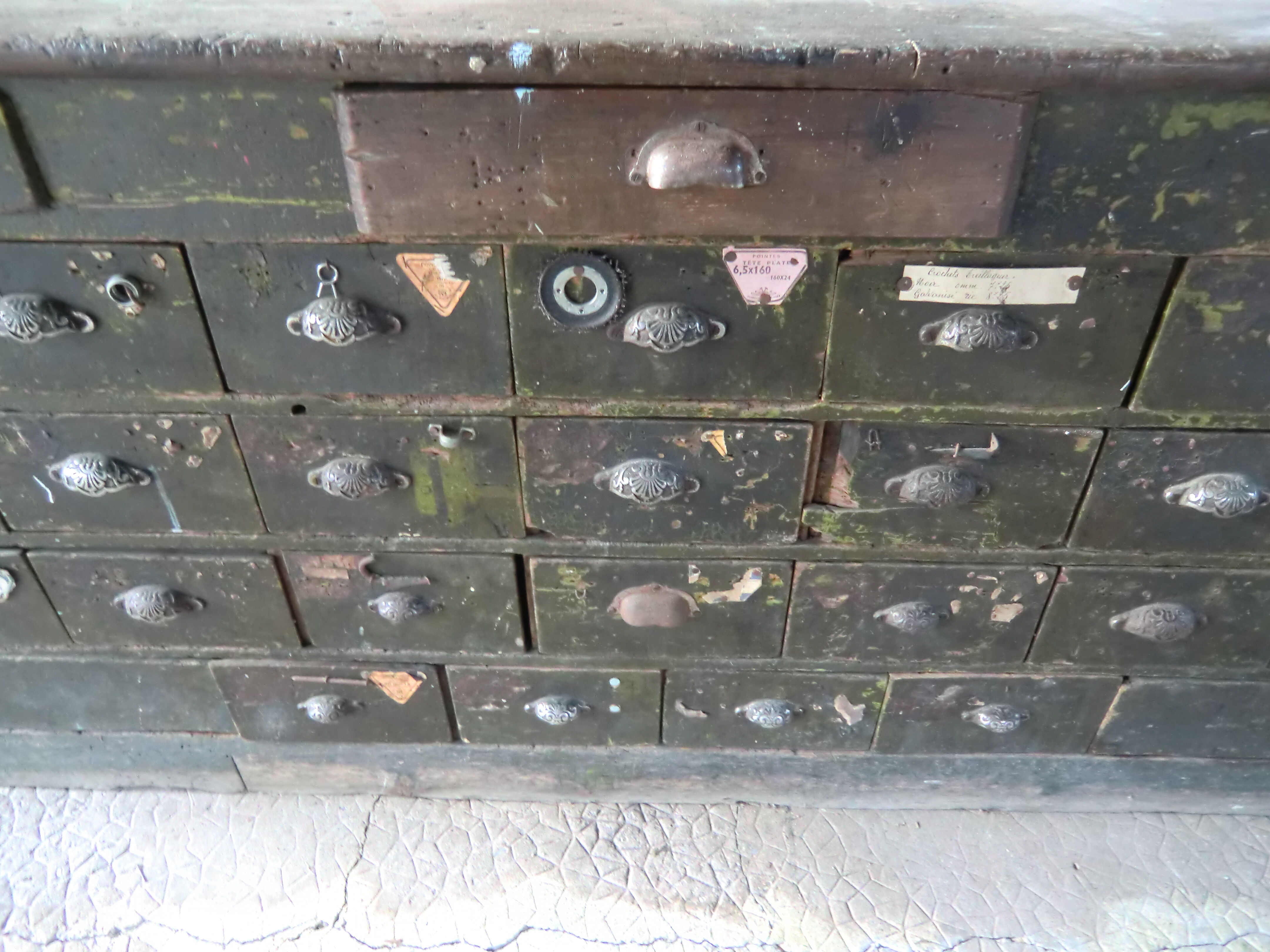 Meuble de quincaillerie