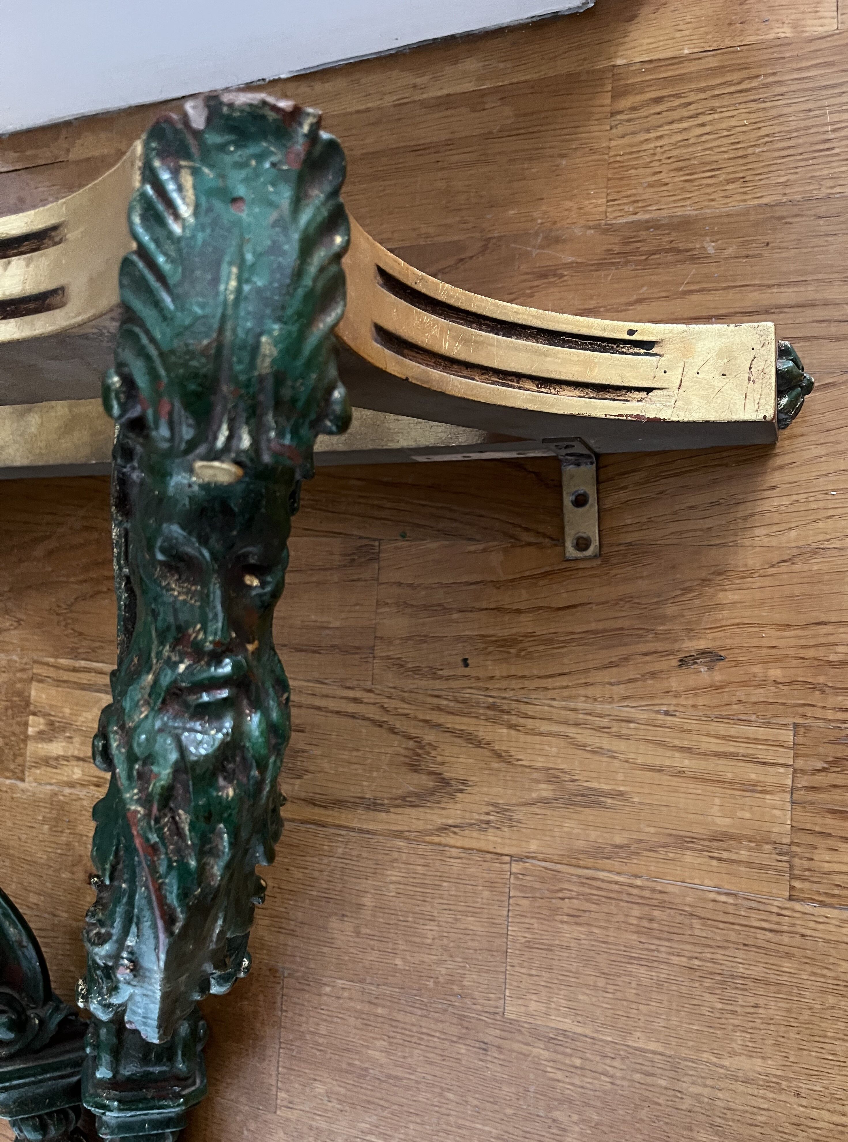 Console en bois sculpté et marbre gris