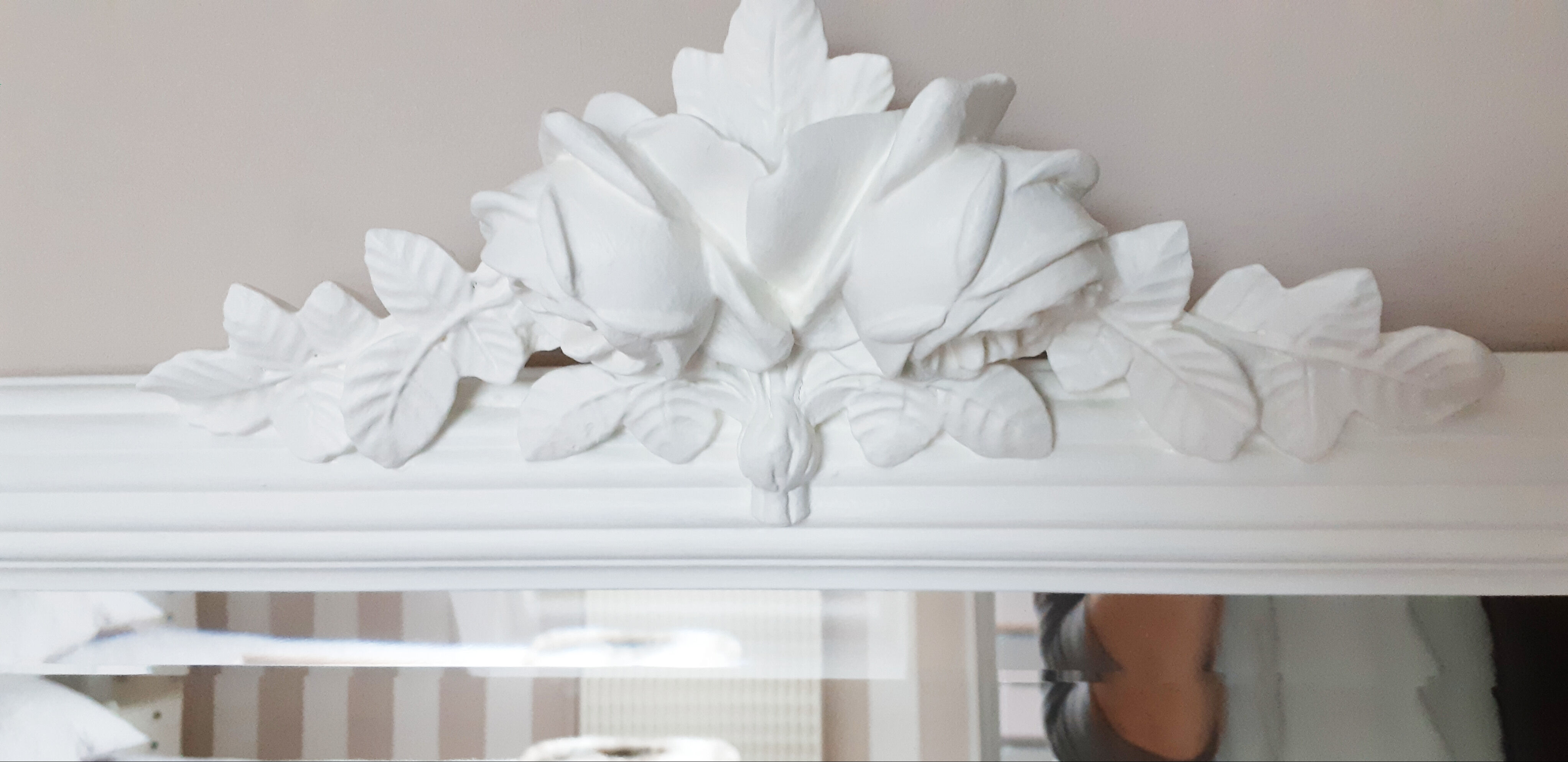 Miroir glace biseautée, guirlades de roses