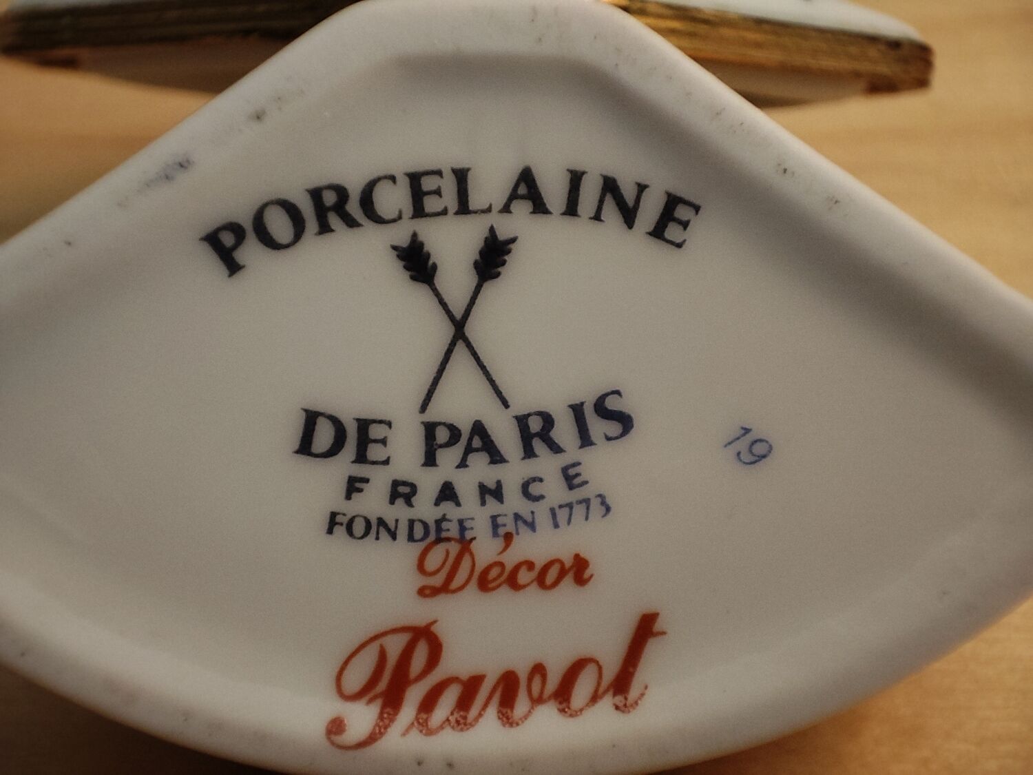 Paris porcelain pill box