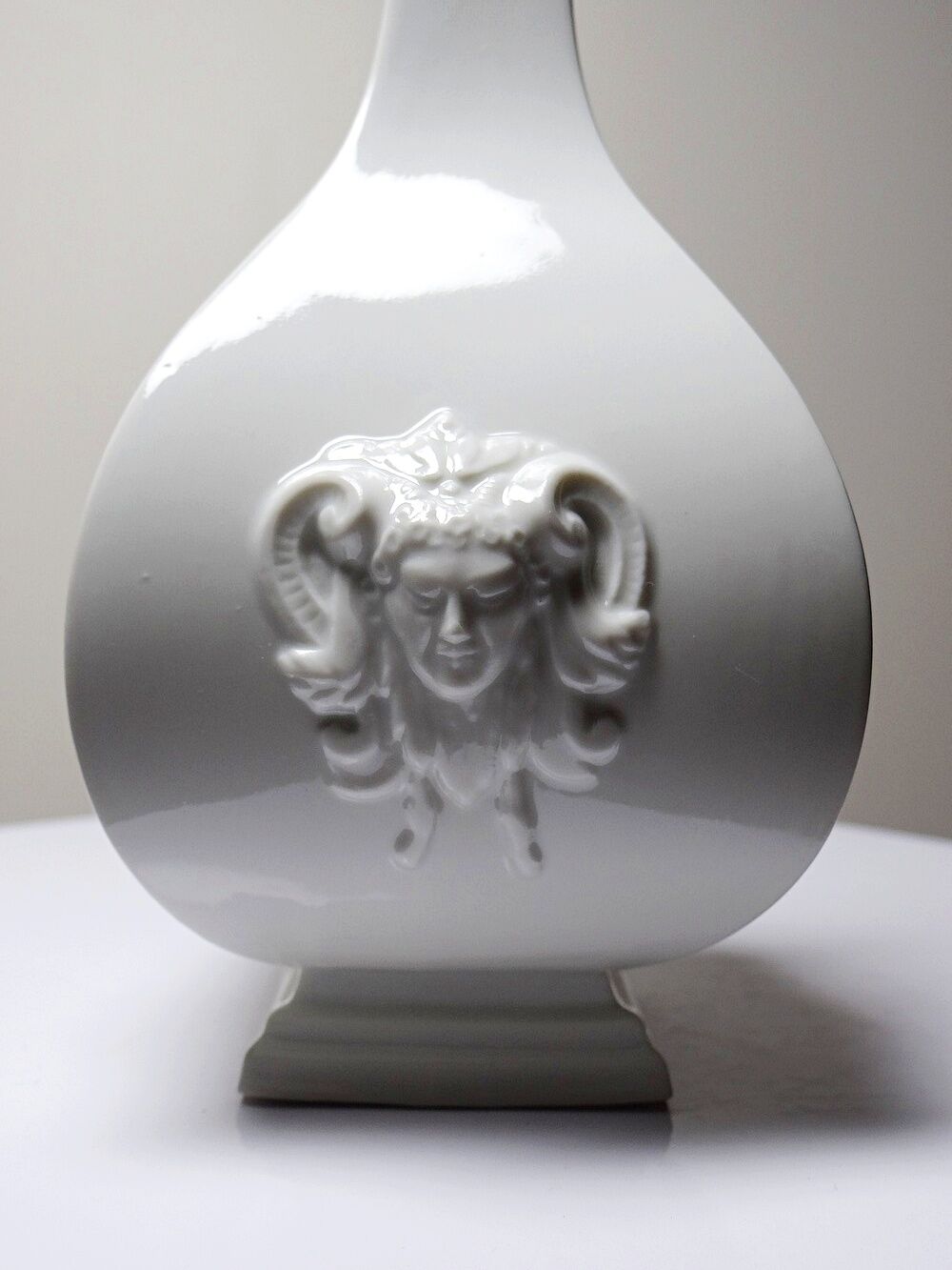 Small vase reproduction Meissen 1715-1720 by Sheffield & Haviland Limoges