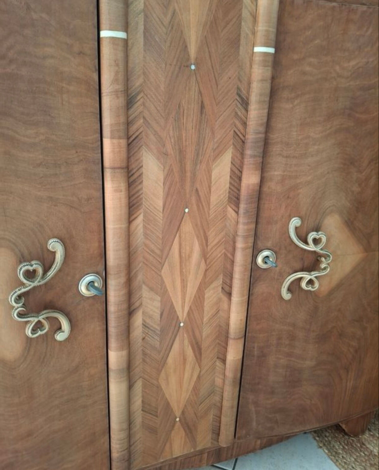 Art Deco curved walnut buffet with marquetry, 1930s