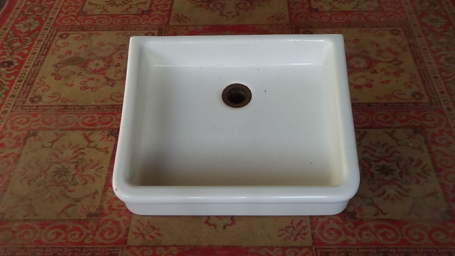 Ceramic sink