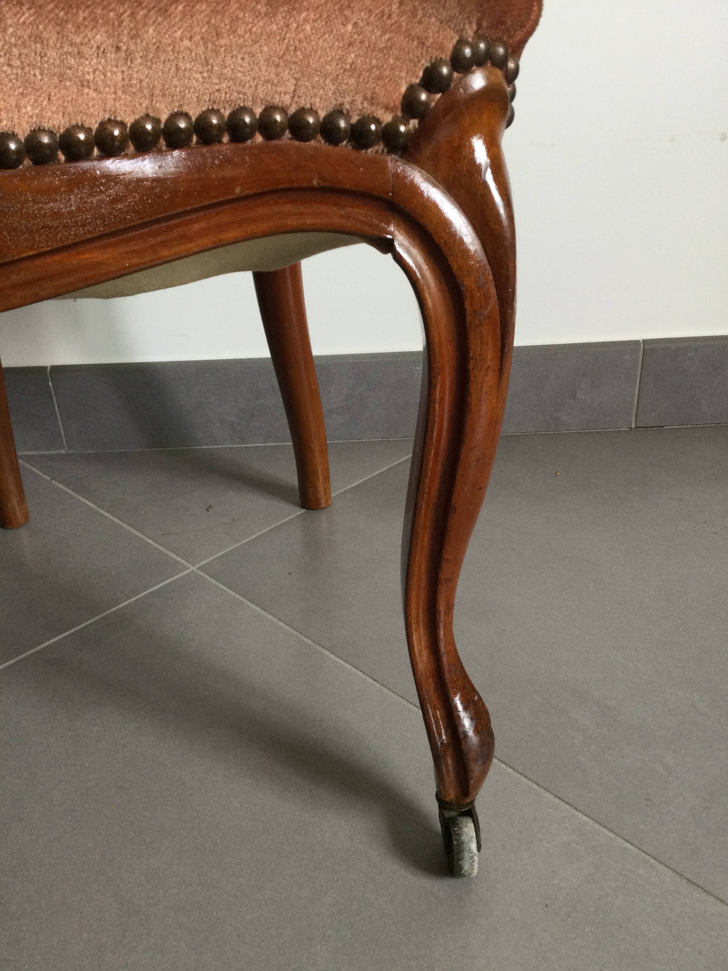 Paire de chaises médaillon style Louis Philippe en velours rose