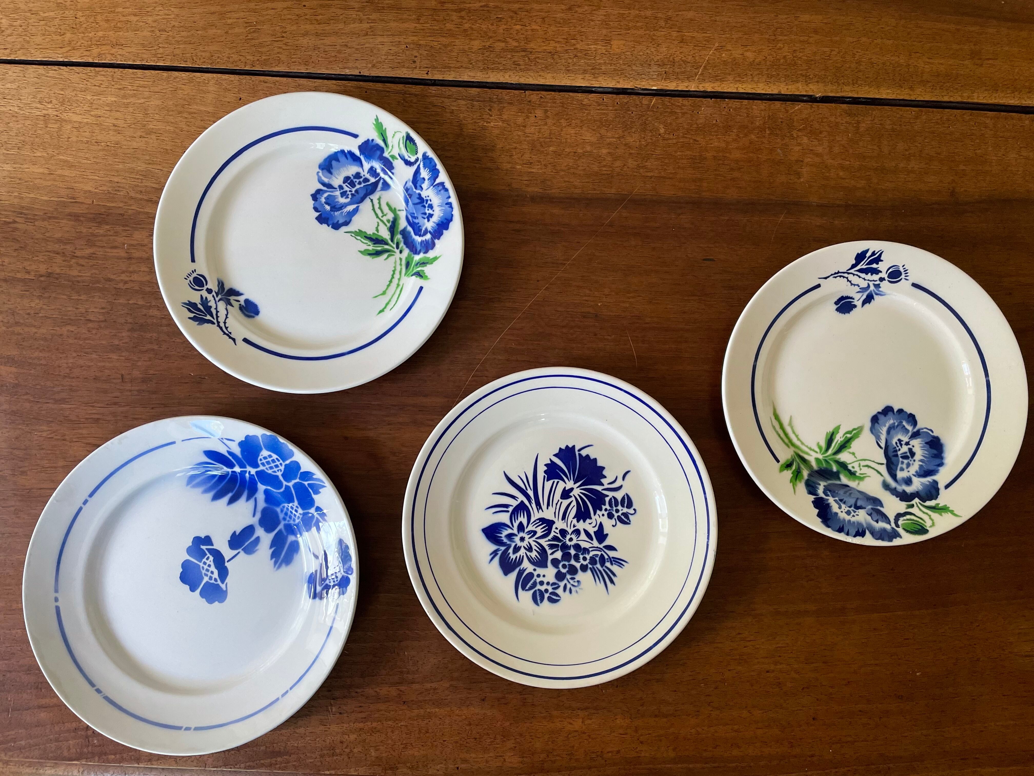 Set of 4 flat plates mismatched