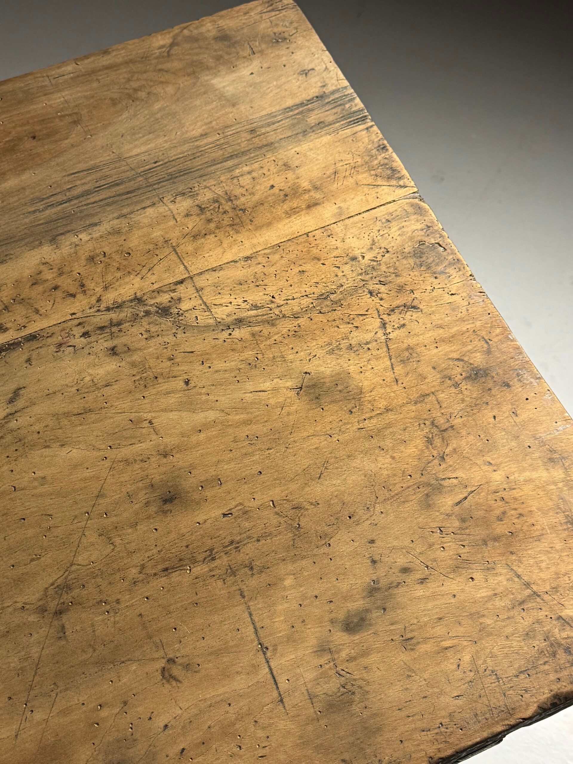 Table espagnole du 19ème siècle