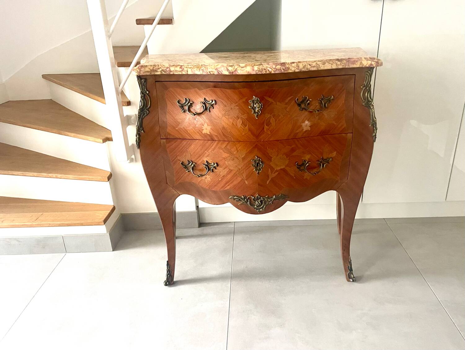 Pair of antique Louis XV chests of drawers in very good condition