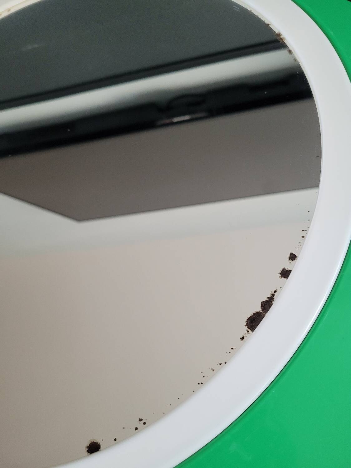 Plastic flower mirror by Finnish designer Makisen Kuvastin