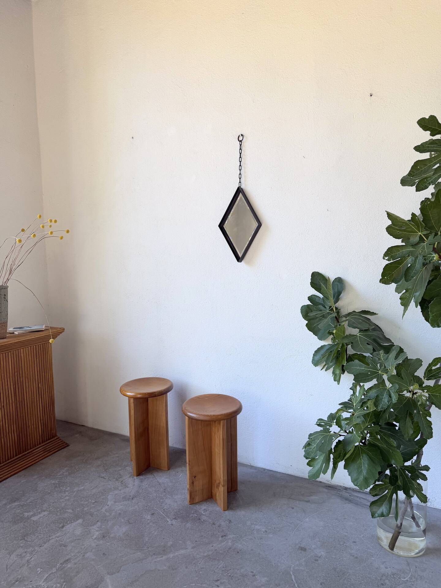 Miroir brutaliste losange en fer
