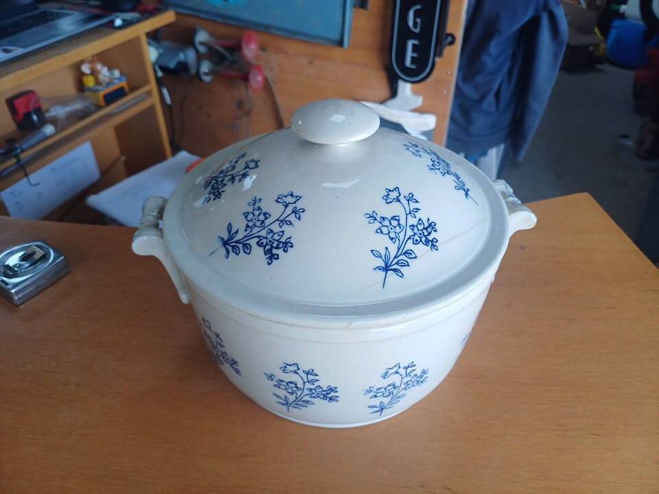 ST UZE vegetable soup tureen