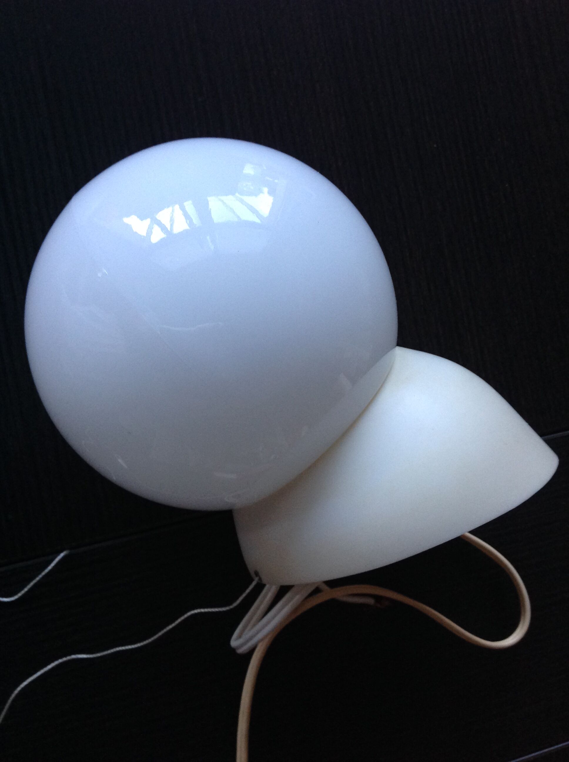 Applique globe vintage en opaline blanche années 60, 70