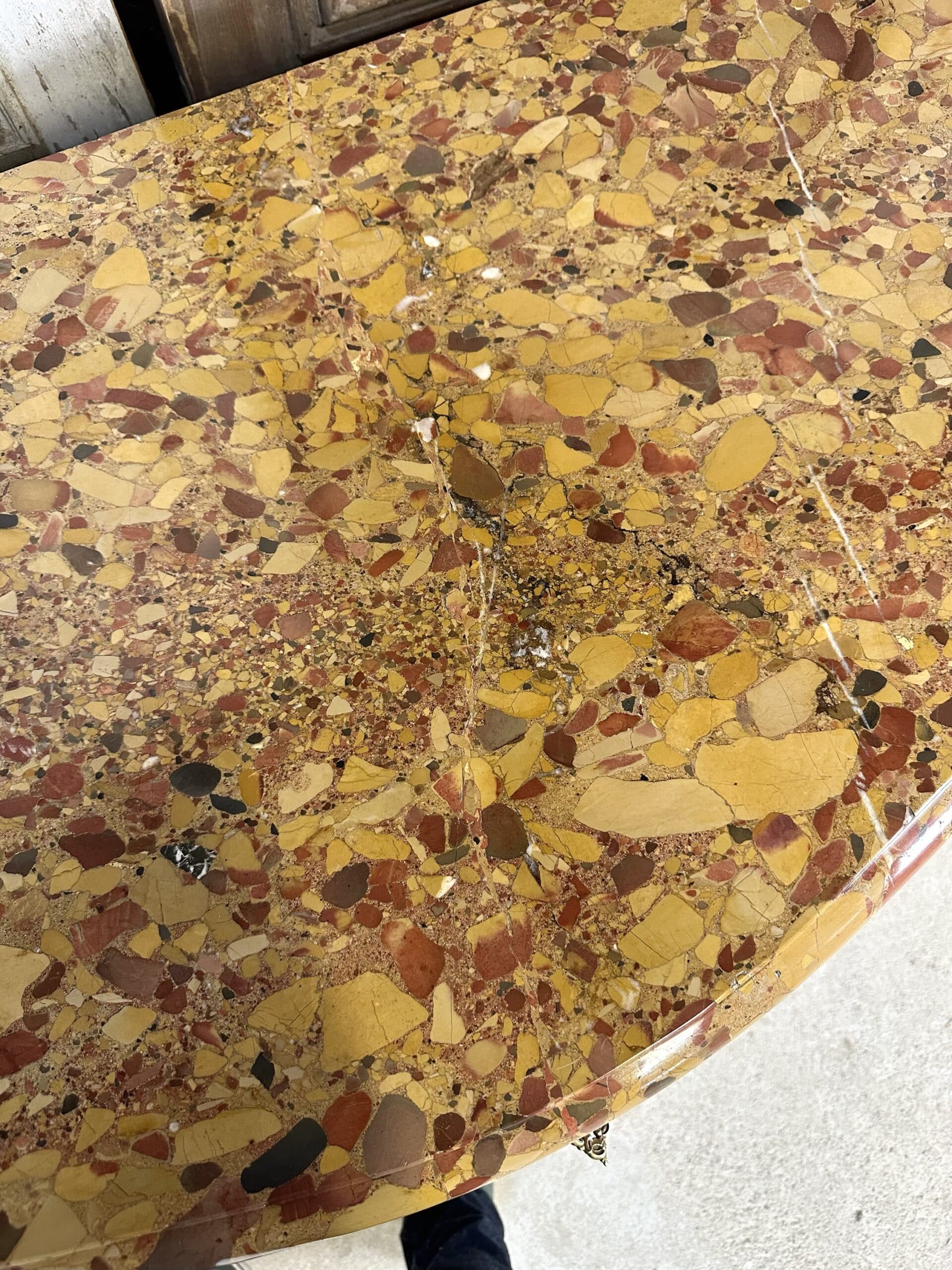 Louis XV style commode in red lacquer from the 1900s.
