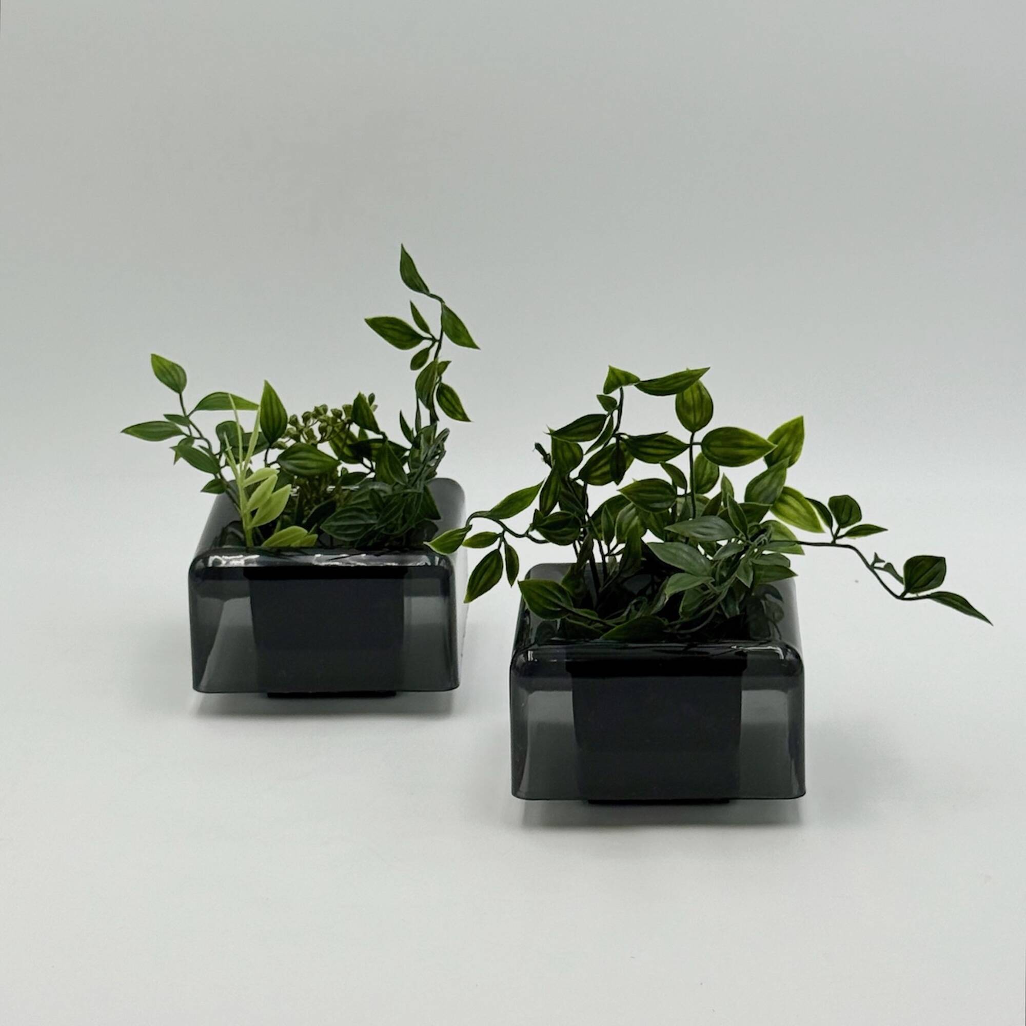 Paire de cache-pots Space Age noirs par Anna Mazzucchelli pour Vastill, Italie