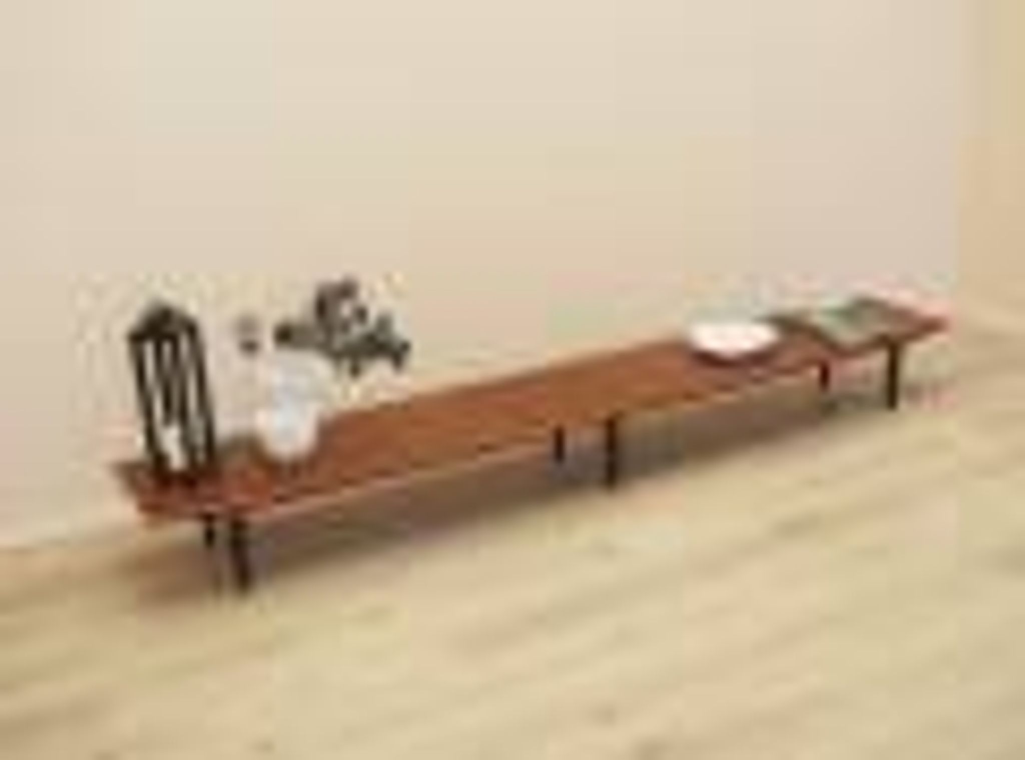 Buffet en teck danois dans une forme architecturale basse, design scandinave moderne, années 1970.