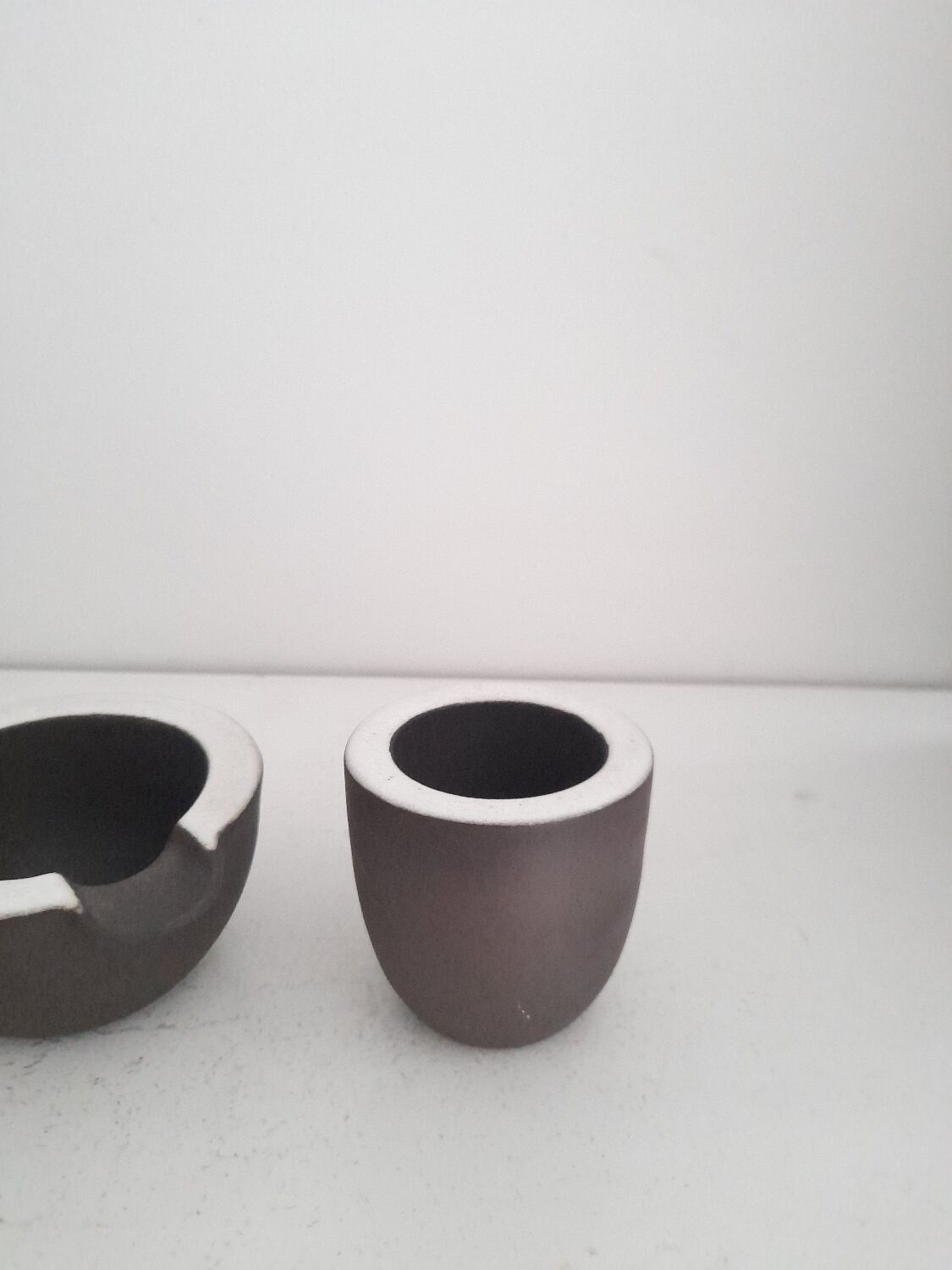 Set of 2 Ravelli ceramic ashtrays