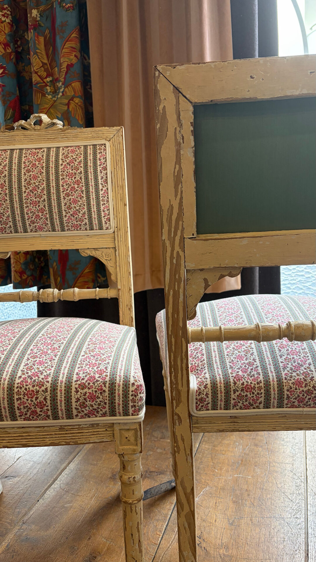 Paire de chaises Louis XVI
