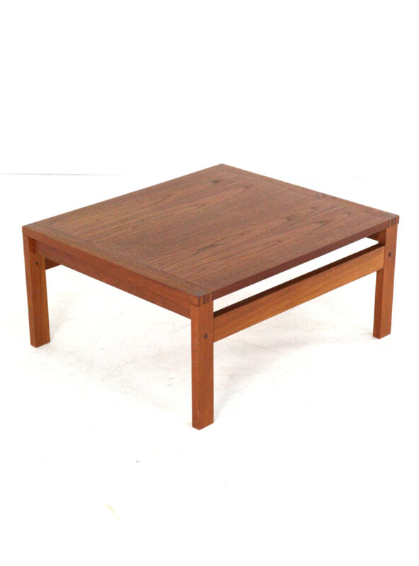 Table basse par Ole Gjerløv-Knudsen et Torben Lind pour France & Son