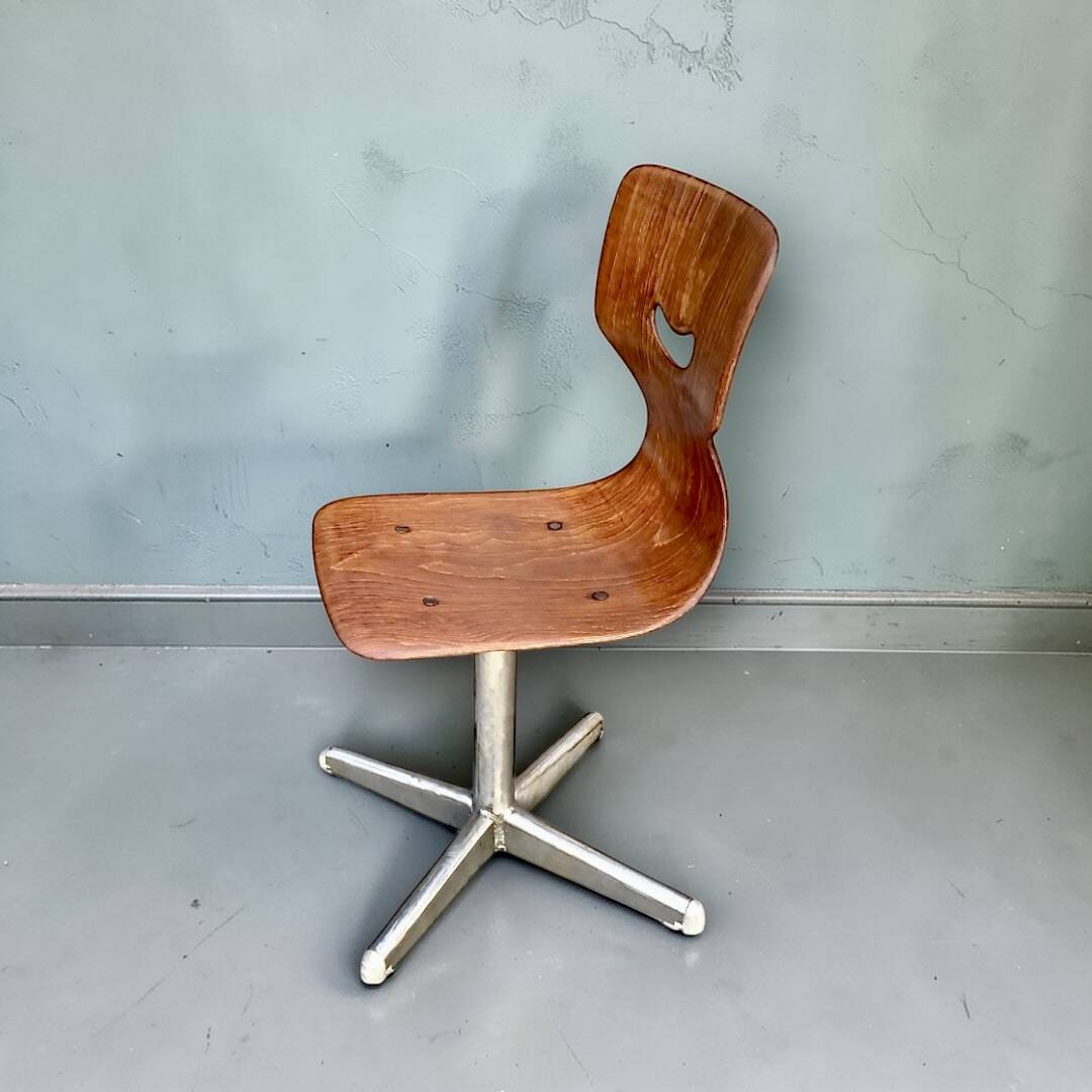 Vintage children's chair in moulded wood Pagholz – Smiley mini format chair