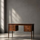 Bureau vintage scandinave moderne en teck des années 1960 avec tiroirs.